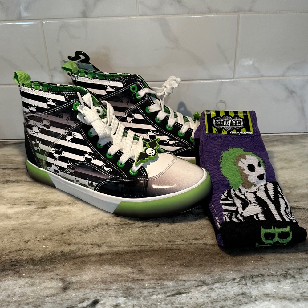 BEETLEJUICE Womens Casual High Top SNEAKERS Ground Up Stripes Sz 8.5 + SOCKS